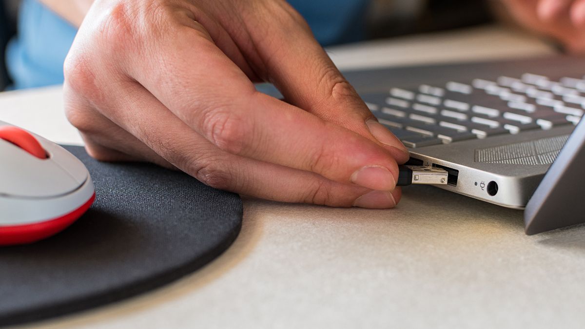 Chuột không dây bị mất USB có dùng được không?