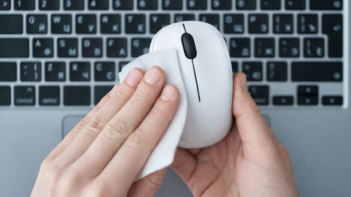 Sửa lỗi chuột máy tính tự di chuyển - Vệ sinh chuột và bàn di