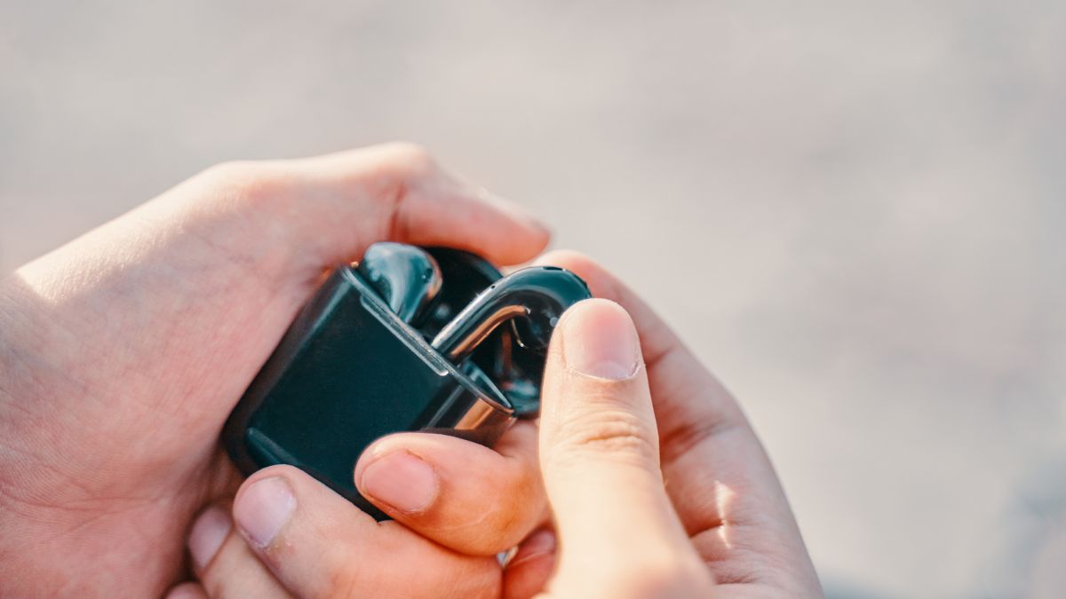 Lưu ý tránh lỗi hộp sạc tai nghe Bluetooth không sạc được