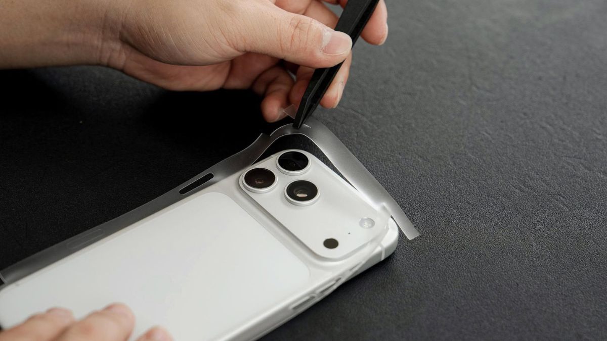 Cách phòng tránh iPhone 17 bị phai màu bằng cách dán PPF bảo vệ