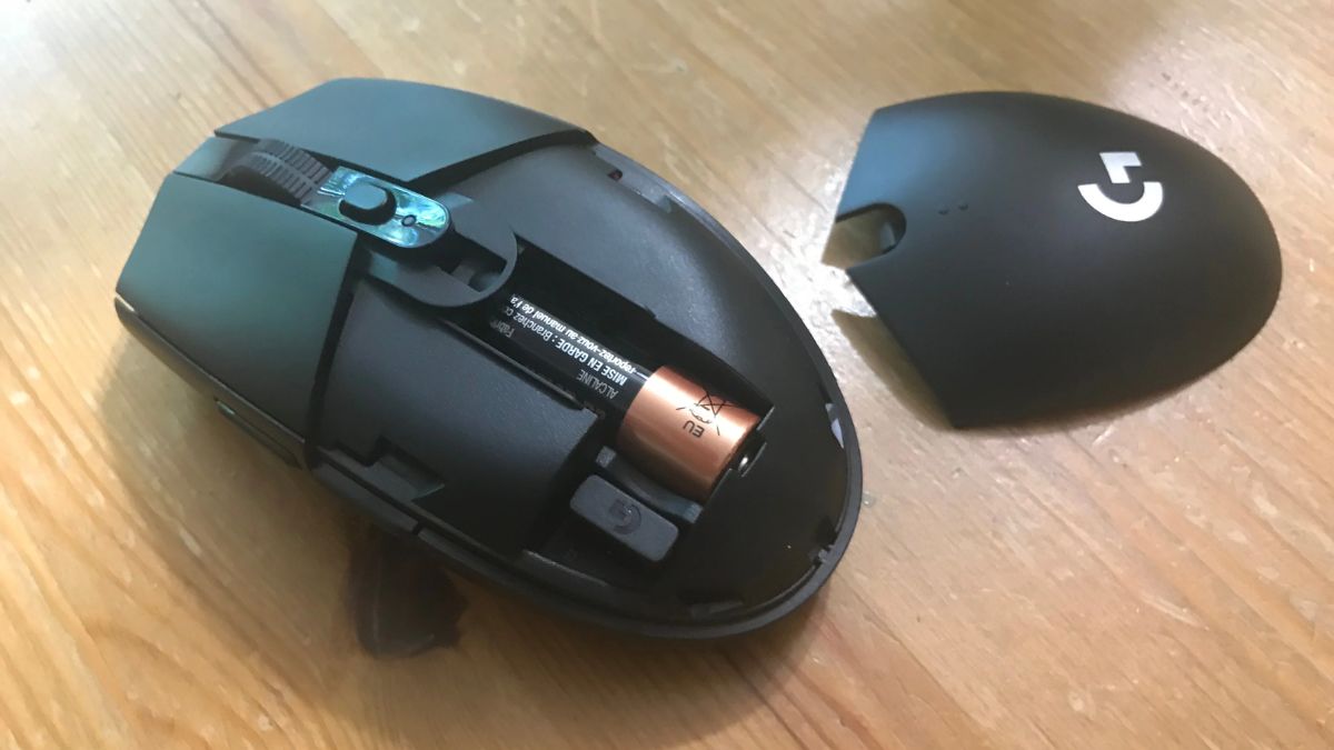 Sửa lỗi không kết nối được chuột Bluetooth với laptop - Kiểm tra pin chuột