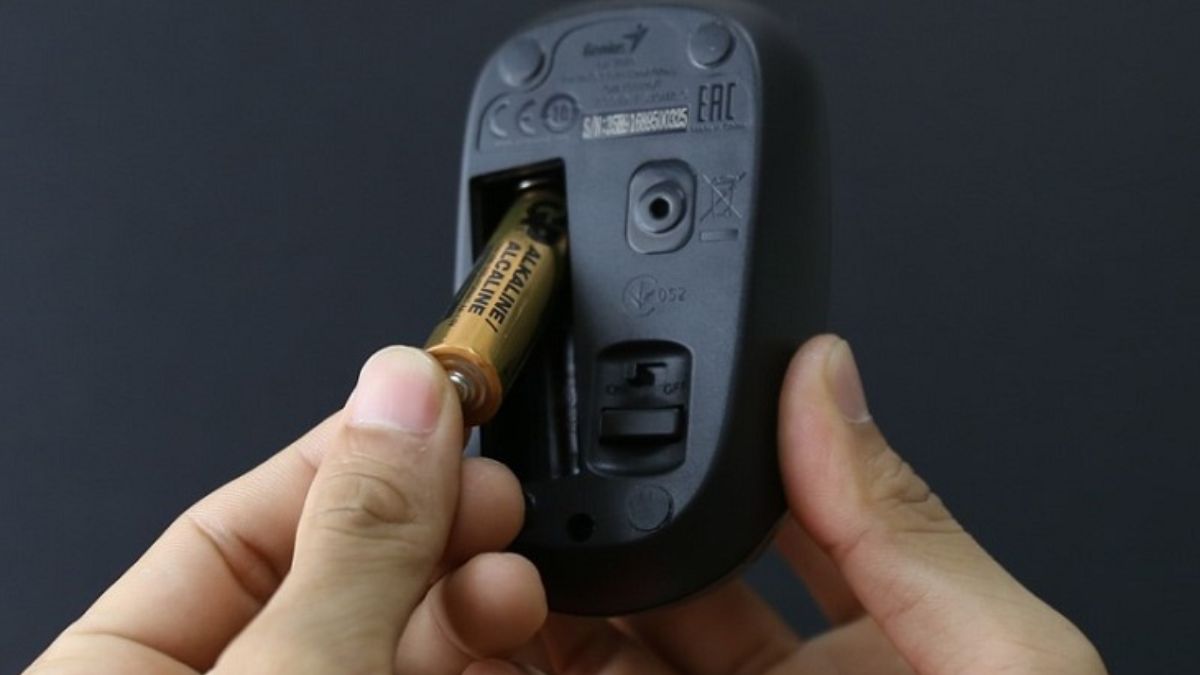 Cách kiểm tra chuột máy tính - Kiểm tra pin chuột
