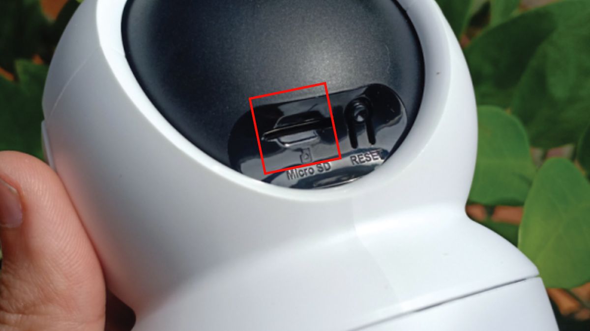 Sửa lỗi camera không kết nối được với điện thoại - Vệ sinh khe cắm