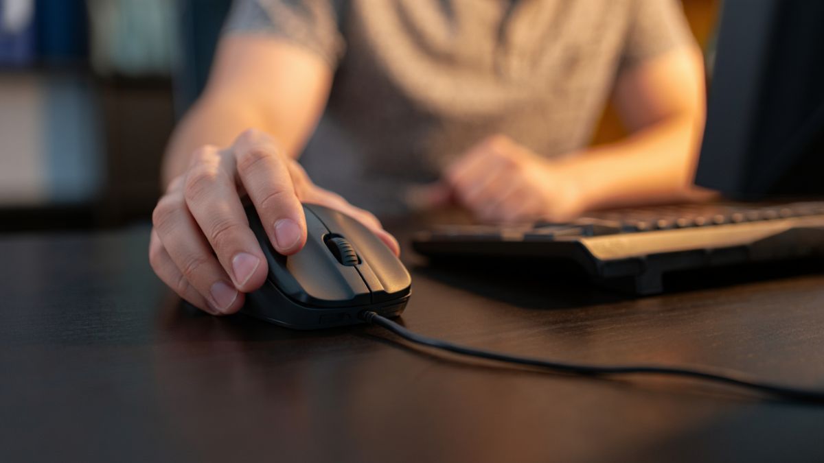 Nên dùng chuột không dây hay có dây? Công việc văn phòng