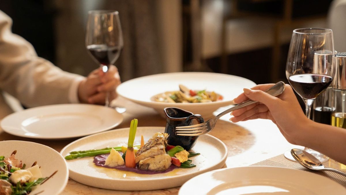 Quà tặng 19/11 - Cùng dùng bữa tối tại nhà hàng