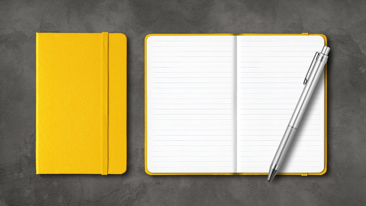 Tặng quà 19/11 cho học sinh - Sổ tay và bút