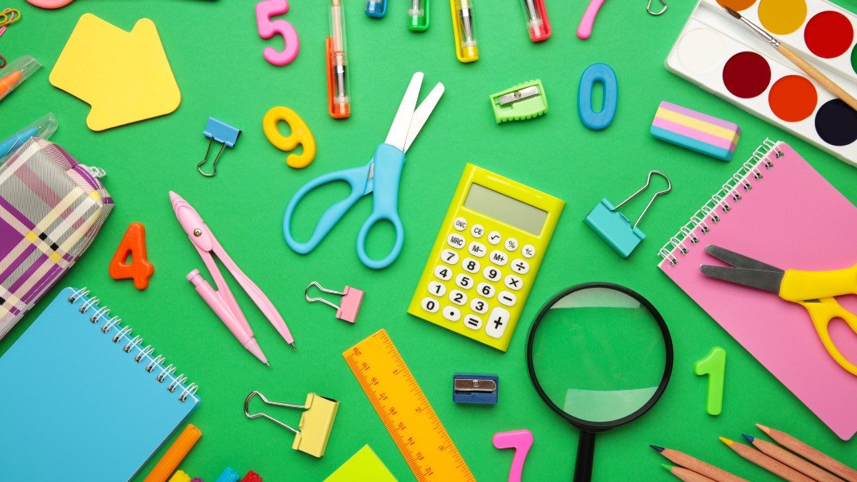 Tặng quà 19/11 cho học sinh - Bộ dụng cụ học tập