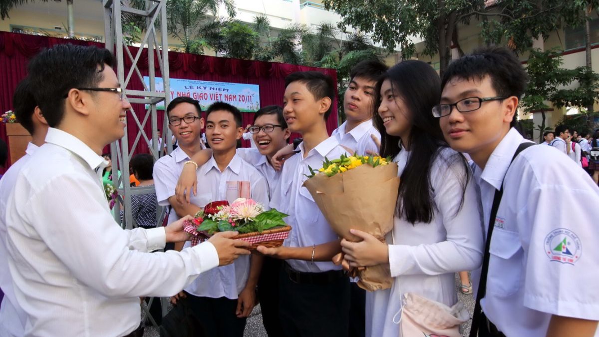 Thơ 20/11 - Ơn thầy khắc ghi