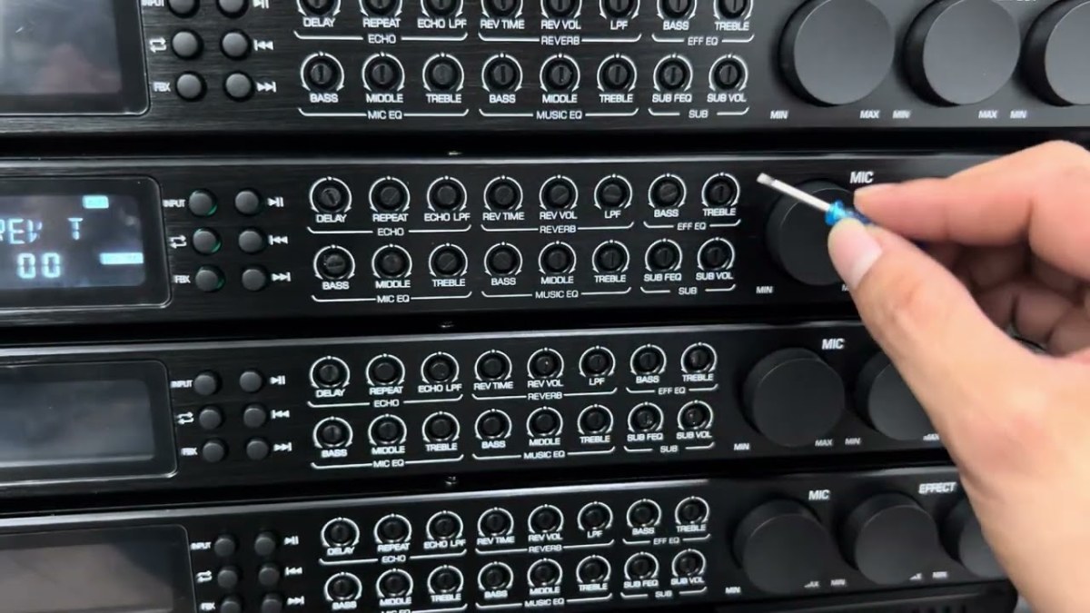 Hướng dẫn cách chỉnh micro không dây hát nhẹ, không bị hú bước 3