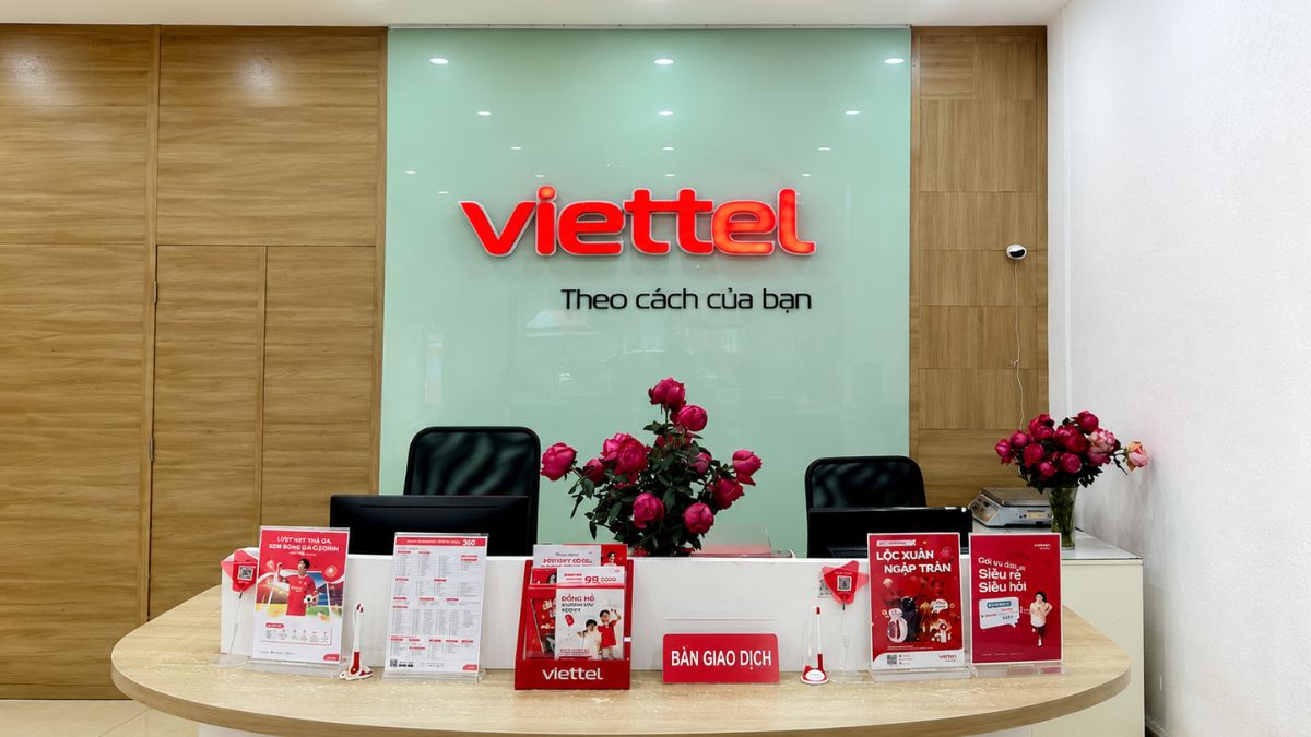 Làm thủ tục trực tiếp tại cửa hàng Viettel