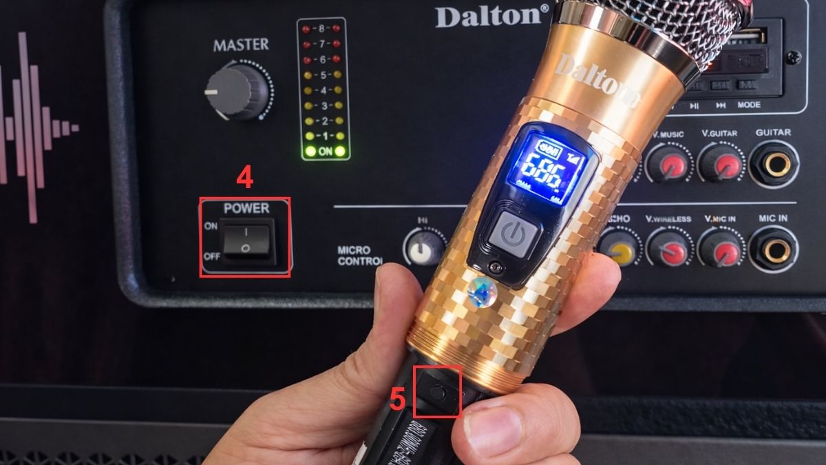 Cách kết nối micro không dây UHF với loa kéo bước 3