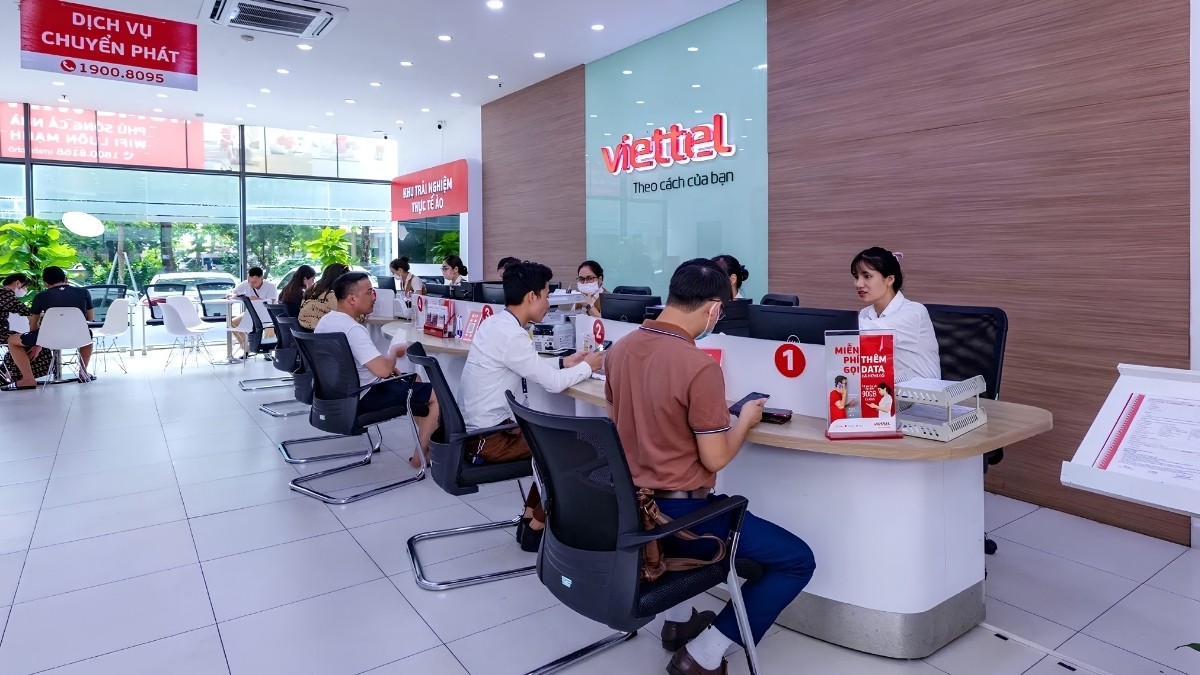Đến trực tiếp cửa hàng giao dịch Viettel