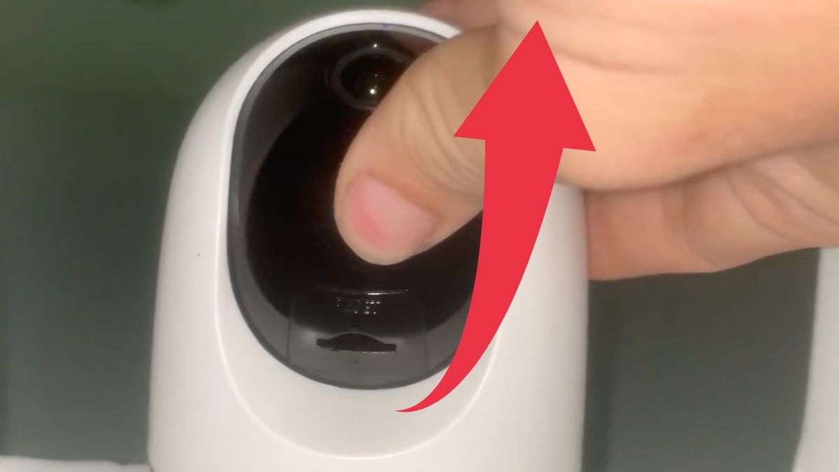 Cách lắp thẻ nhớ camera Viettel bước 1