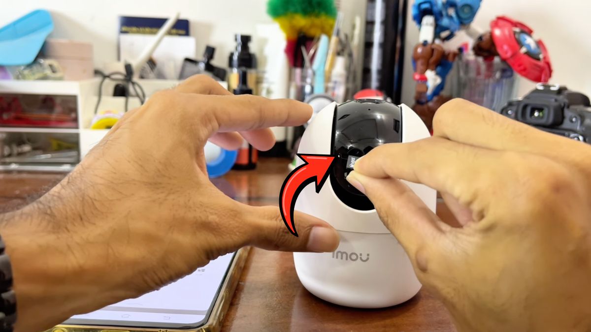 Cách gắn thẻ nhớ camera Imou bước 2