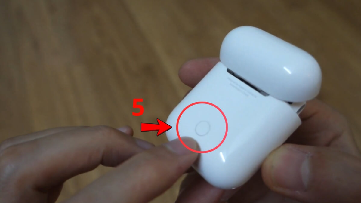 Cách reset tai nghe bluetooth Apple AirPods bước 3