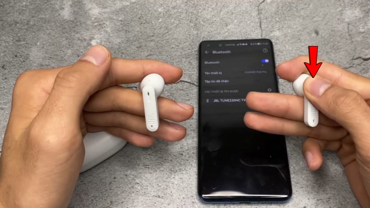 Cách reset tai nghe bluetooth JBL Dòng True Wireless nhét tai