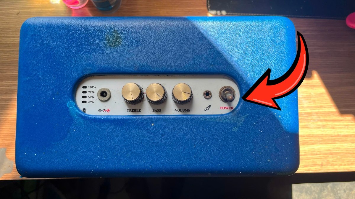 Quy tắc sạc loa Bluetooth đúng chuẩn  bước 2