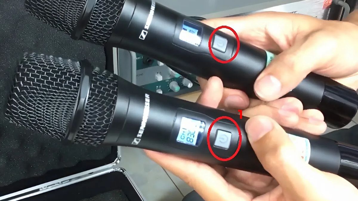 Cách sử dụng micro karaoke Bluetooth với TV và loa ngoài bước 1
