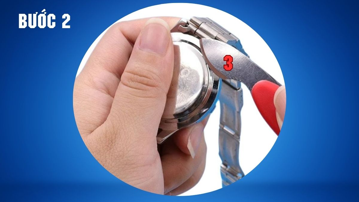 Hướng dẫn chi tiết cách mở đồng hồ đeo tay để thay pin bước 2