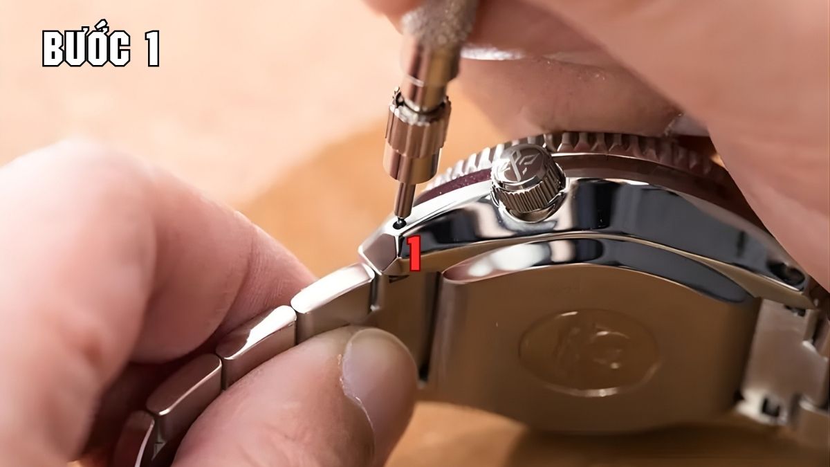 Cách thay pin đồng hồ Casio bước 1