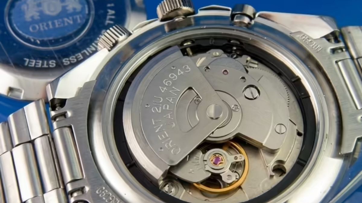 Đồng hồ cơ automatic lên dây cót tự động