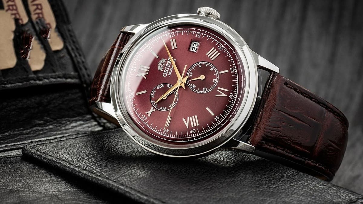 Đồng hồ Orient Bambino mặt đỏ rượu
