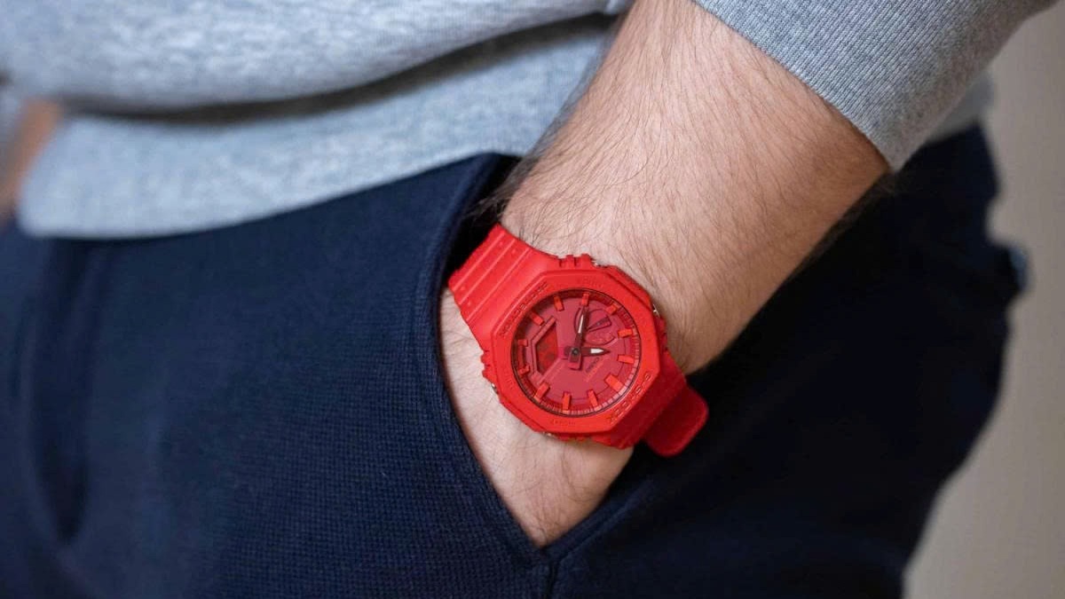 Casio G-Shock hoặc Edifice thiết kế góc cạnh