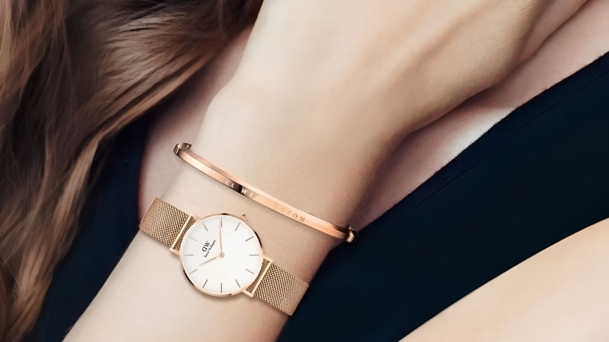 Nữ mệnh Thổ nên chọn đồng hồ màu gì