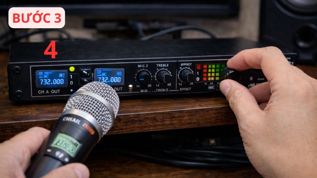 Cách kết nối micro không dây với vang cơ bước 3