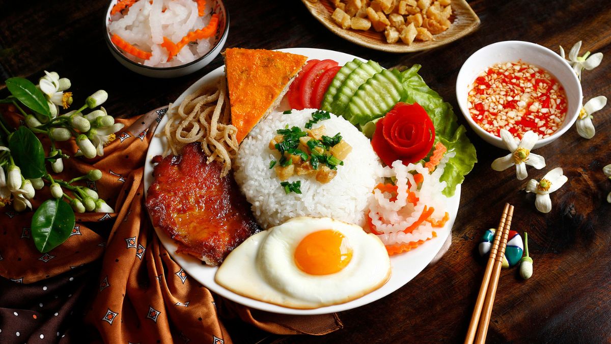 Cơm tấm và các món ăn vặt hấp dẫn
