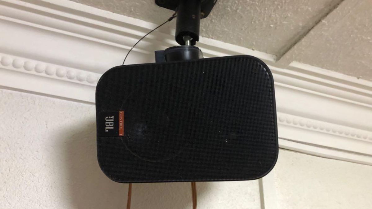 loa treo tường cho quán cafe JBL Control 1 Pro