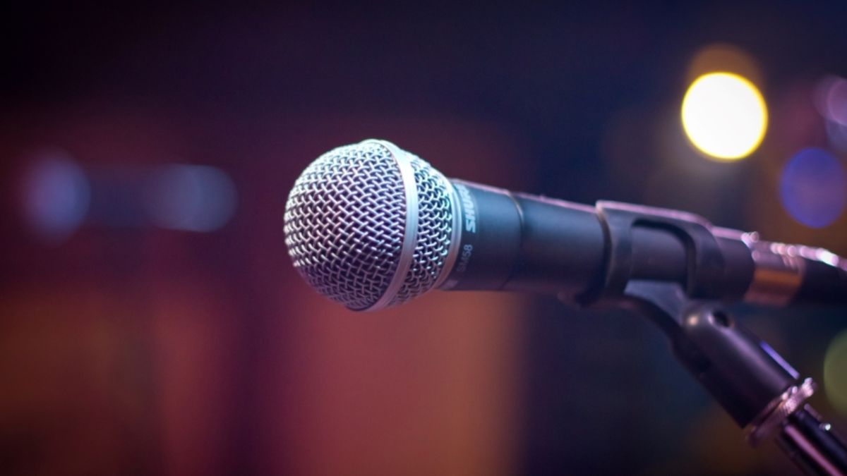 Chức năng của microphone là gì trong hệ thống âm thanh?