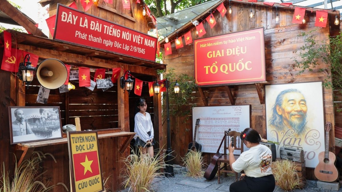 Kinh nghiệm chụp ảnh check-in quán cafe dịp lễ 2/9