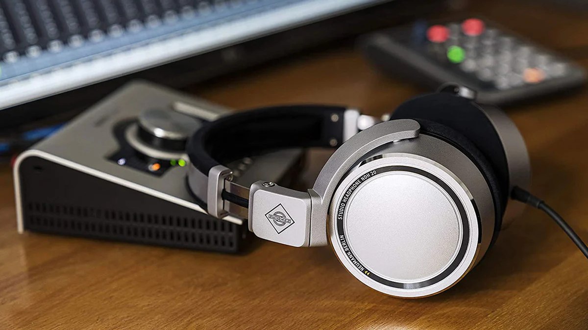 Tai nghe kiểm âm hoạt động như thế nào?