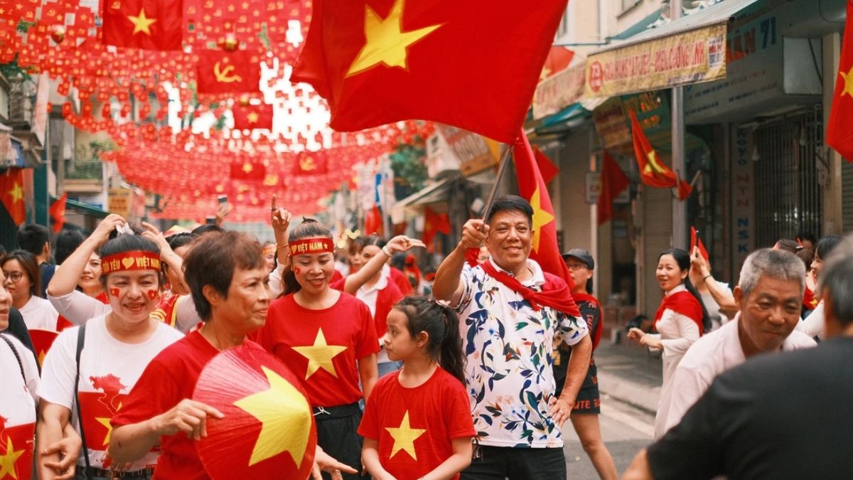 Người dân thường làm gì vào ngày Tết Độc Lập?
