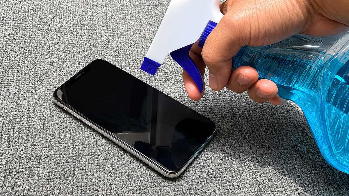 Những sai lầm cần tránh khi vệ sinh màn hình điện thoại