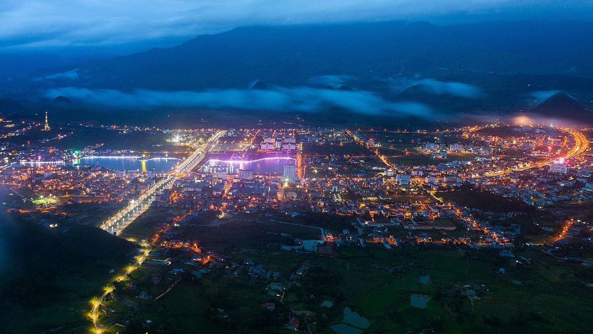 Ảnh đẹp Lai Châu ánh trăng trên núi.