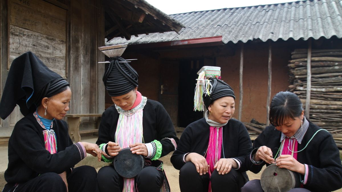 Ảnh đẹp Lai Châu nụ cười cô gái dân tộc.