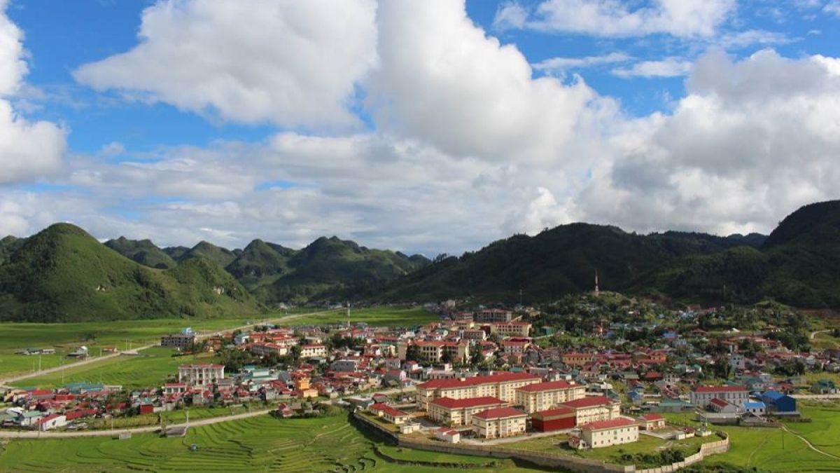 Ảnh đẹp Lai Châu mây vờn đỉnh núi.