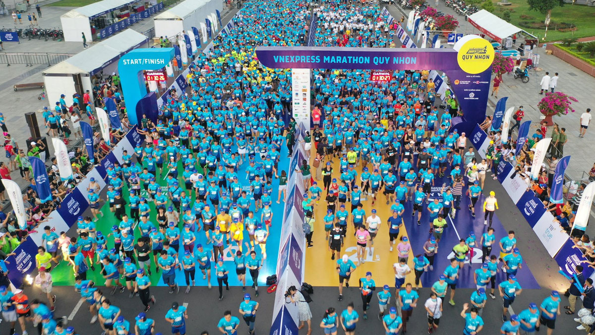 Giải chạy VnExpress Marathon Quy Nhơn 2025 sôi động