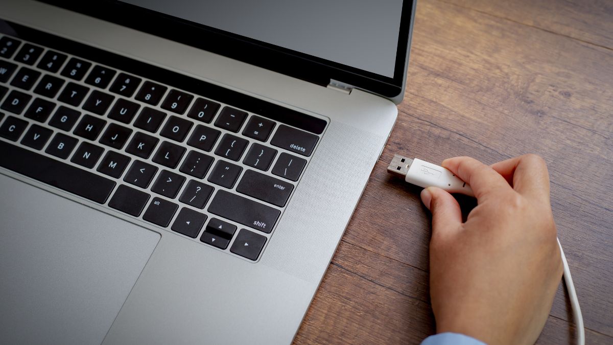 Cách kết nối máy tính với máy chiếu qua cáp HDMI bước 1