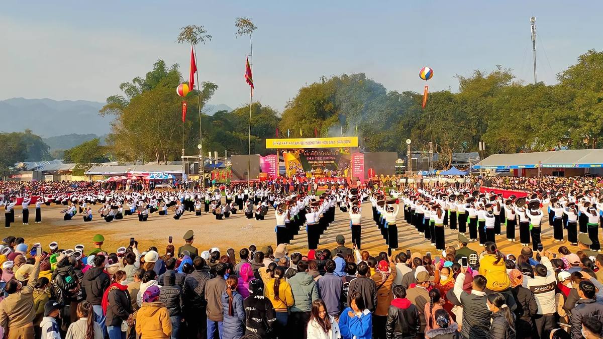 Lễ hội Khai Hạ độc đáo ở Hòa Bình