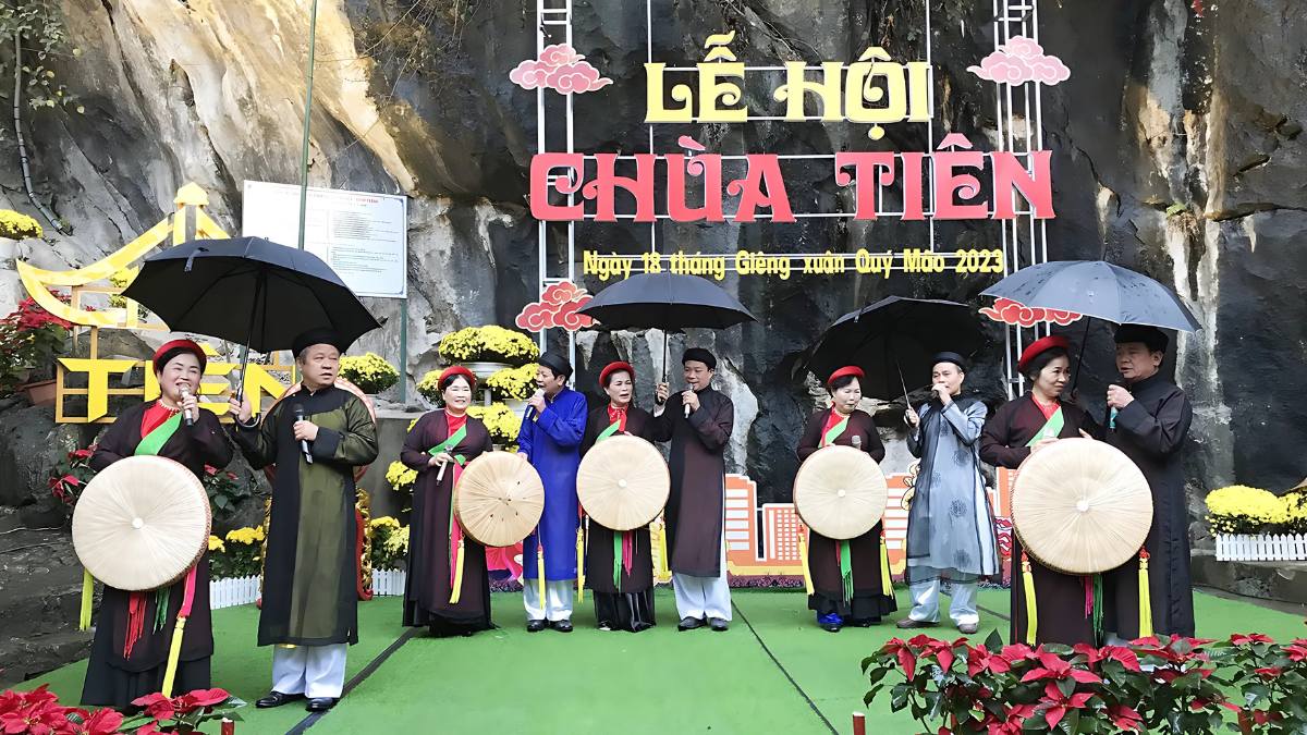 Lễ hội Chùa Tiên ở Hòa Bình