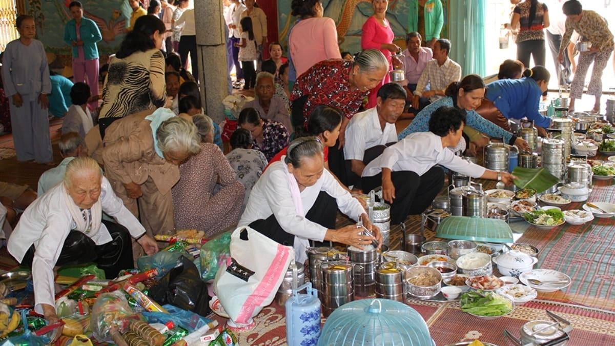 Lễ cúng ông bà (Lễ Đon ta) ở Trà Vinh