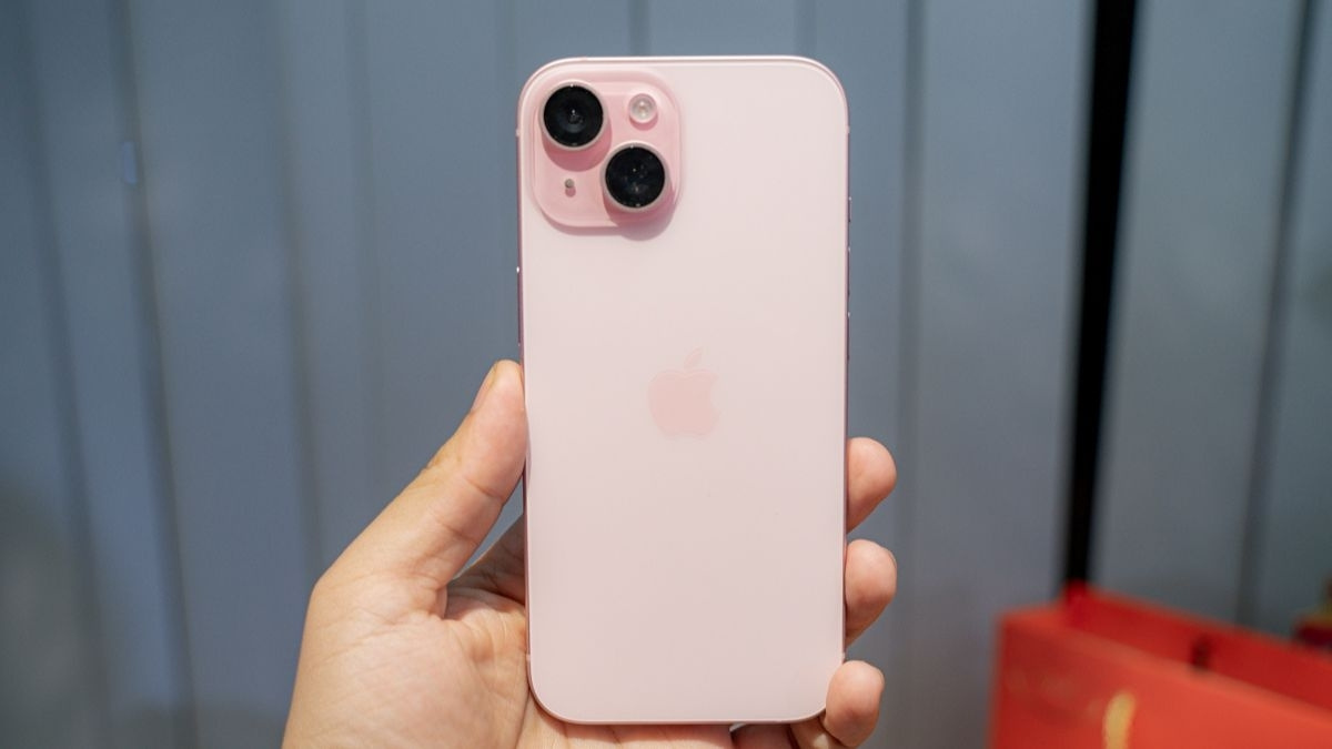 iPhone 15 Plus có màu hồng pastel