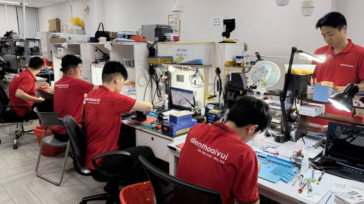 Đem đến trung tâm sửa chữa uy tín khi AirPods không nghe được 1 bên