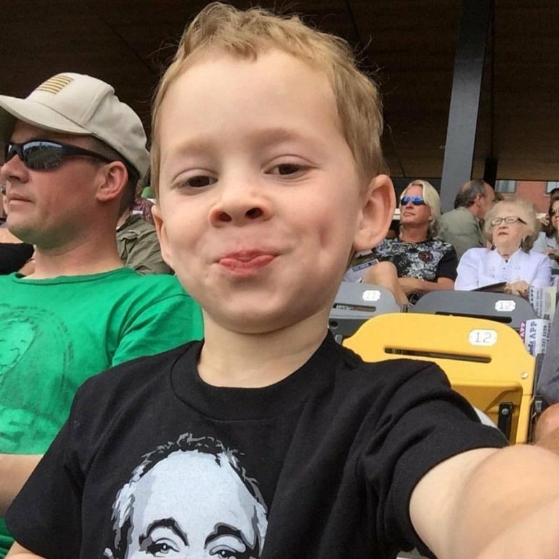 Ảnh meme hài hước chân phương