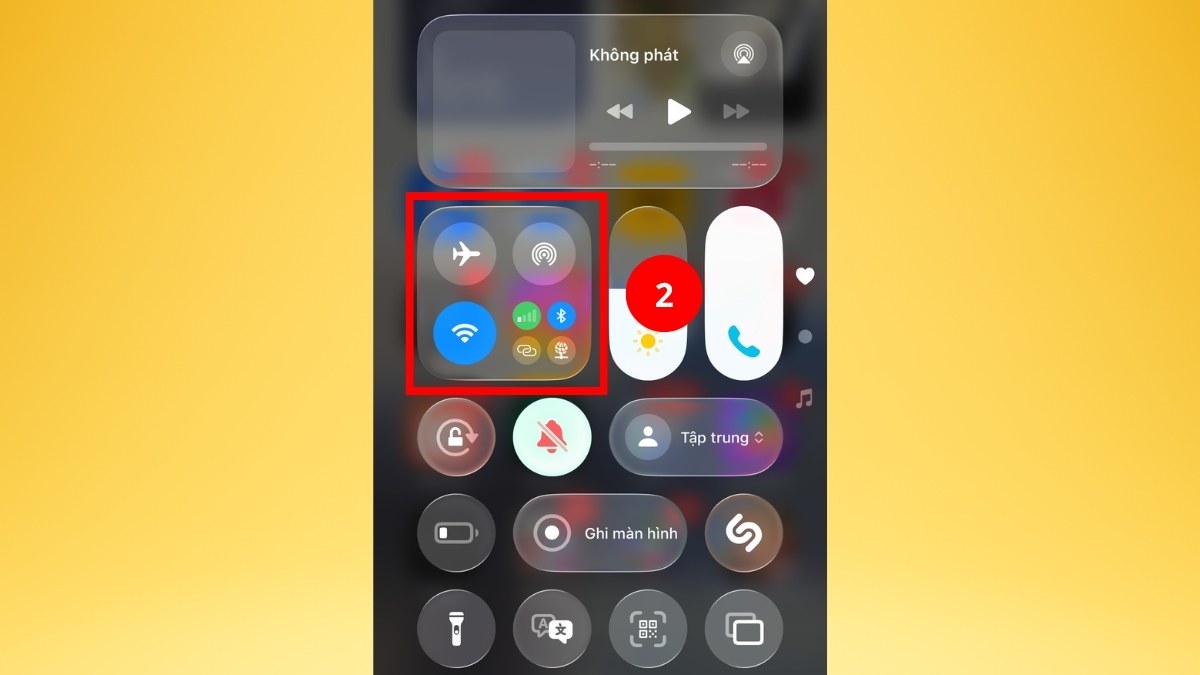 Cách bật mạng dữ liệu trên iPhone bằng Trung tâm điều khiển - bước 2