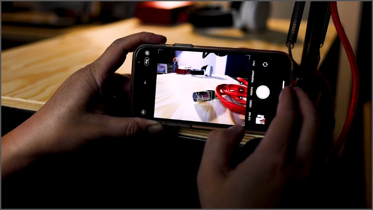 Khóa AE/AF để kiểm soát tiêu điểm trên camera iPhone 12 Pro Max - bước 2