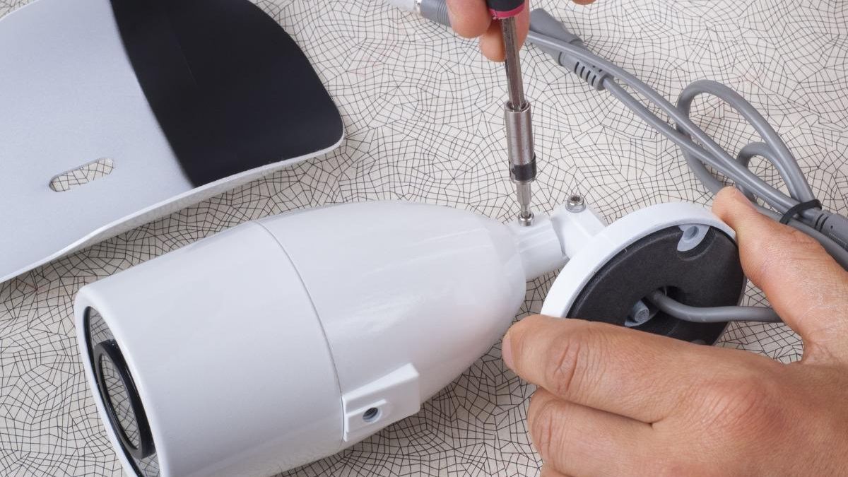 Bảo trì camera bóng đèn đều đặn